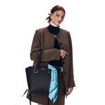 104814483-Cartera-satchel-H-Co-color-negro-para-mujer