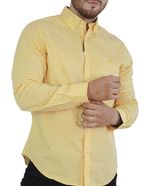 104771415-Camisa-casual-Nautica-classic-fit-amarilla-cuadriculada-para-hombre