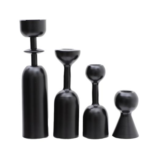 Juego de 4 portavelas decorativos de metal.