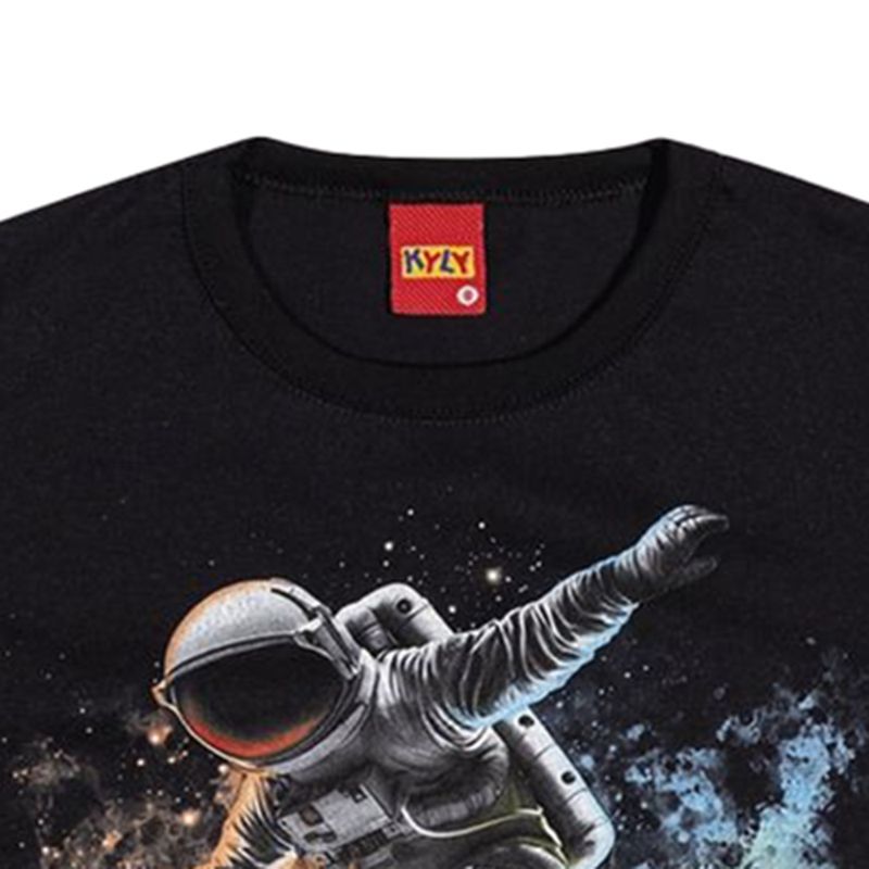 104819035-Camiseta-negra-con-estampado-para-niño