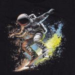 104819035-Camiseta-negra-con-estampado-para-niño