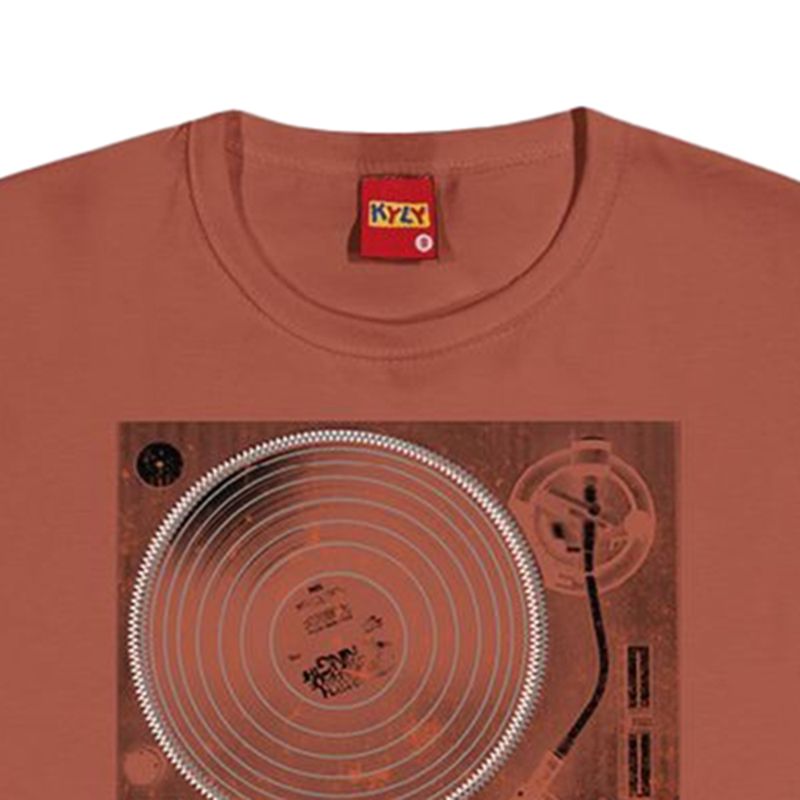 104819056-Camiseta-anaranjada-con-estampado-para-niño