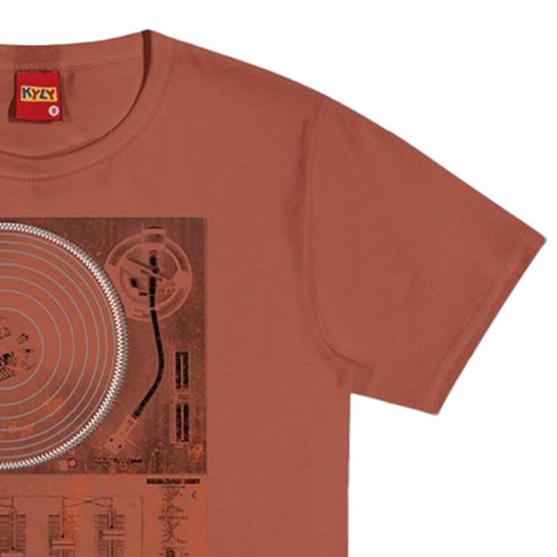 104819056-Camiseta-anaranjada-con-estampado-para-niño