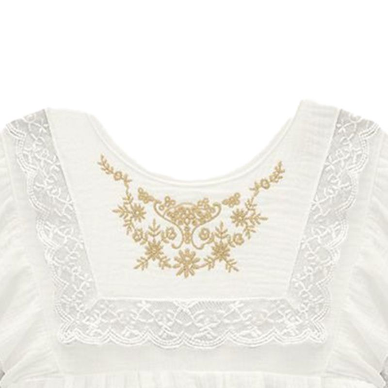 104824097-Vestido-blanco-con-bordado-para-niña