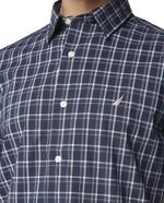 104818632-Camisa-casual-Nautica-regular-fit-azul-navy-cuadriculada-para-hombre