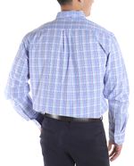 104806840-Camisa-casual-Izod-azul-cuadriculada-para-hombre