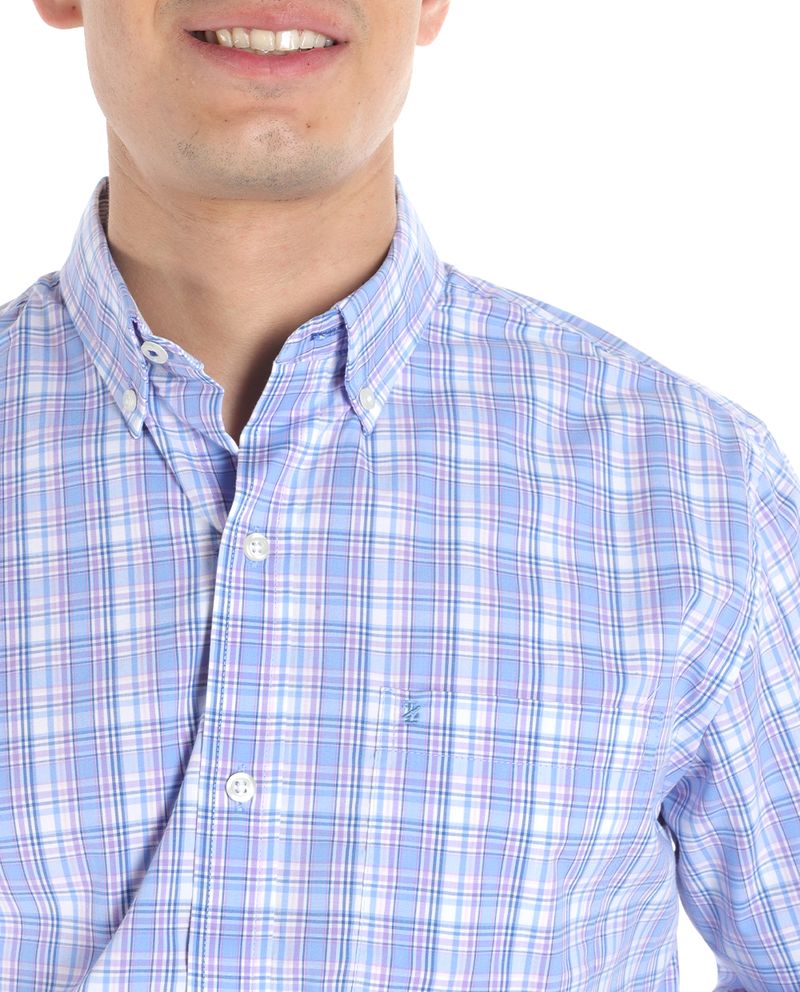 104806840-Camisa-casual-Izod-azul-cuadriculada-para-hombre