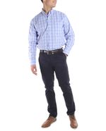 104806840-Camisa-casual-Izod-azul-cuadriculada-para-hombre