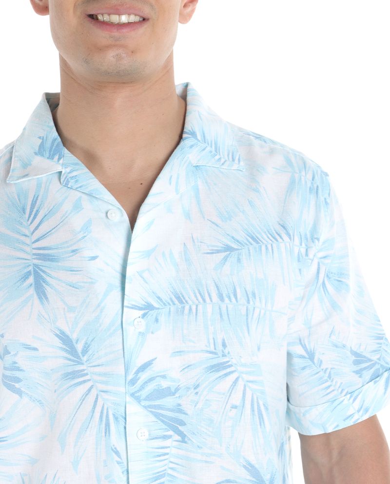 104808675-Camisa-Cubavera-celeste-con-estampado-tropical-para-hombre