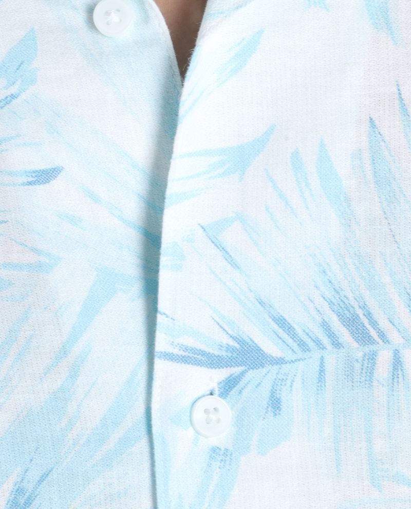 104808675-Camisa-Cubavera-celeste-con-estampado-tropical-para-hombre