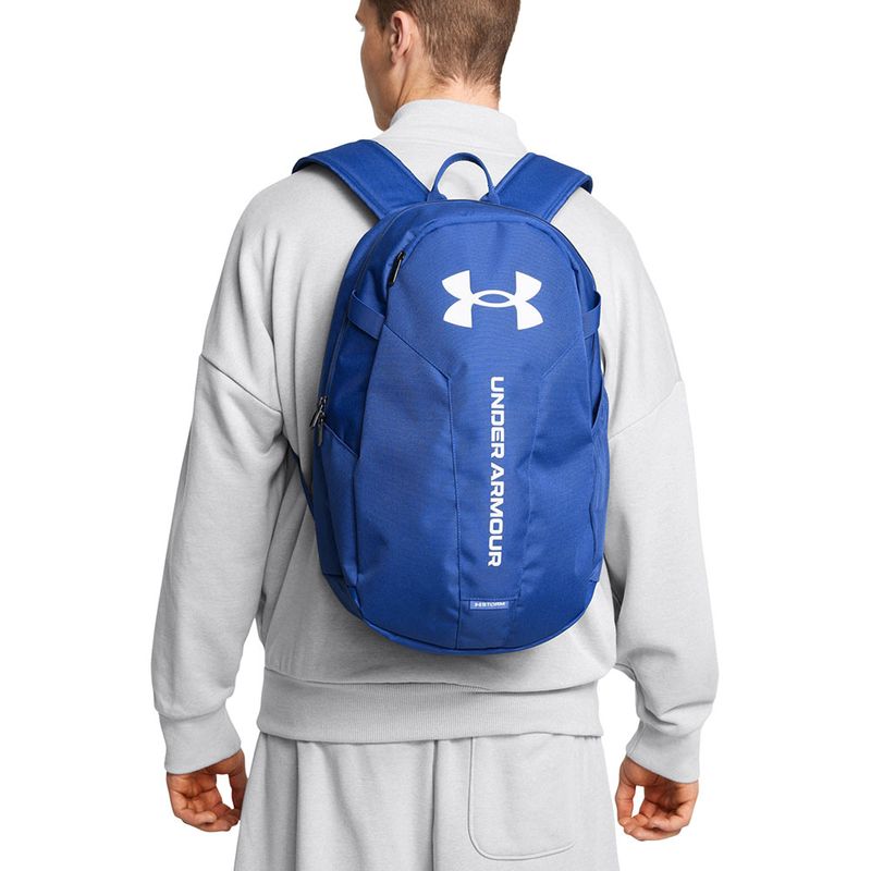 104773674-Mochila-deportiva-Under-Armour-azul