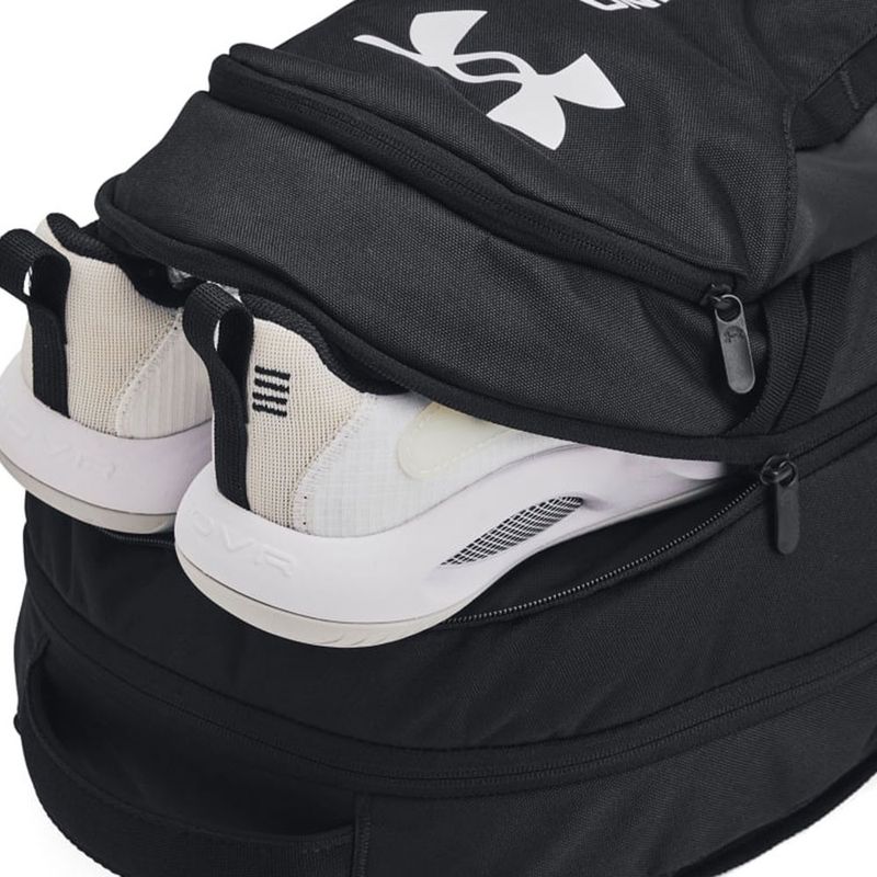 104802107-Mochila-deportiva-Under-Amour-hustle-6.0-negra-