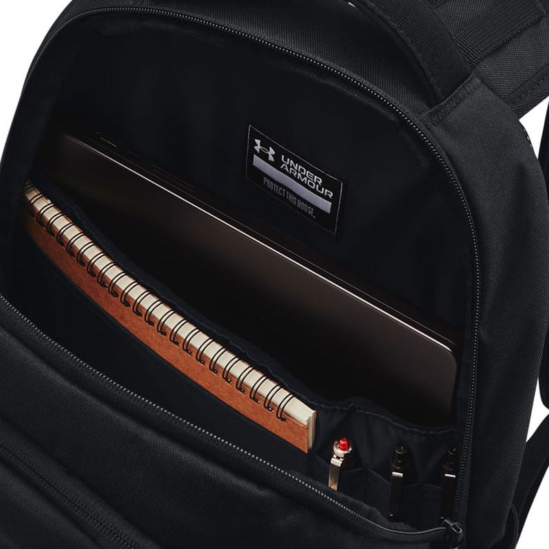 104802107-Mochila-deportiva-Under-Amour-hustle-6.0-negra-