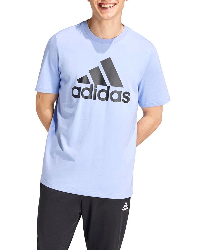 104800390-Camiseta-deportiva-Adidas-Essentials-celeste-estampada-para-hombre