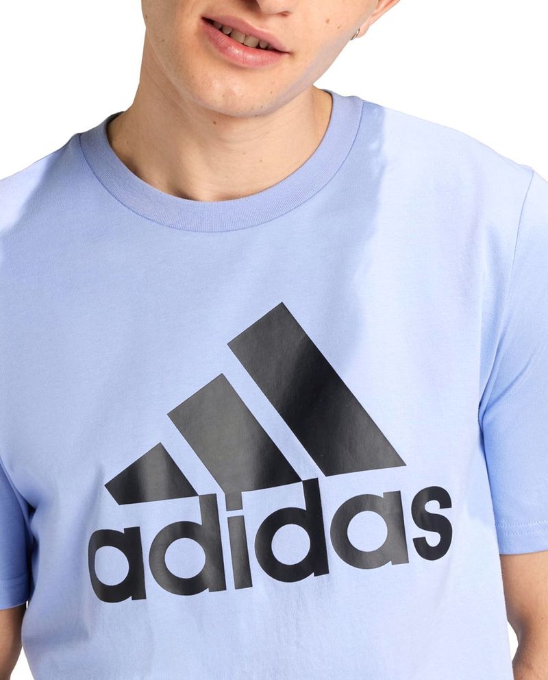 104800390-Camiseta-deportiva-Adidas-Essentials-celeste-estampada-para-hombre