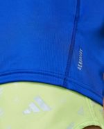 104810576-Camiseta-deportiva-Adidas-azul-texturizada-con-estampado-para-hombre