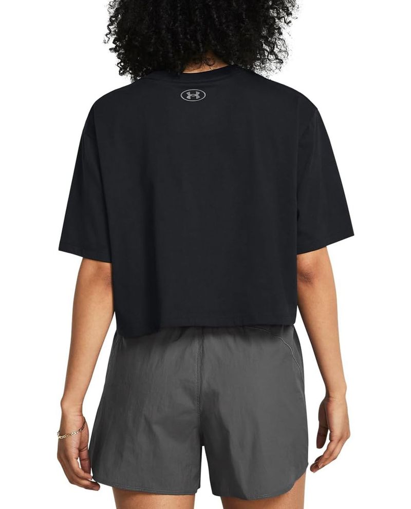 104787551-Crop-top-deportivo-Under-Armour-negro-estampado-para-mujer