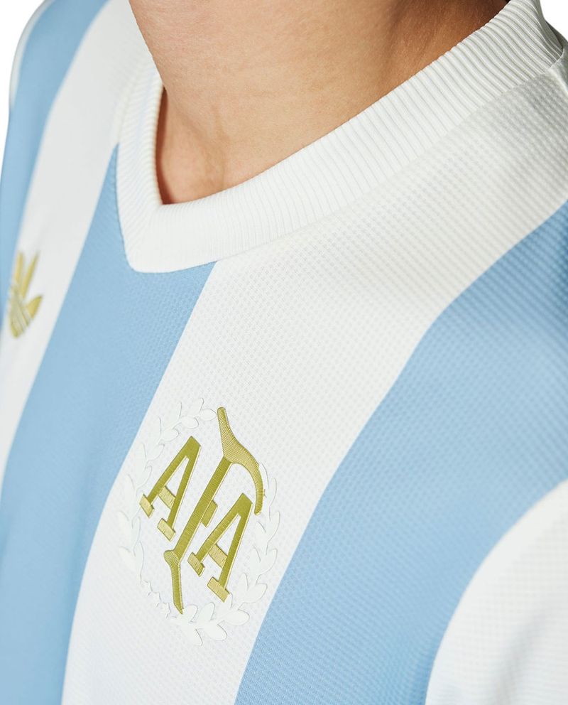 104826978-Camiseta-deportiva-Argentina-Adidas-rayada-bicolor-para-hombre