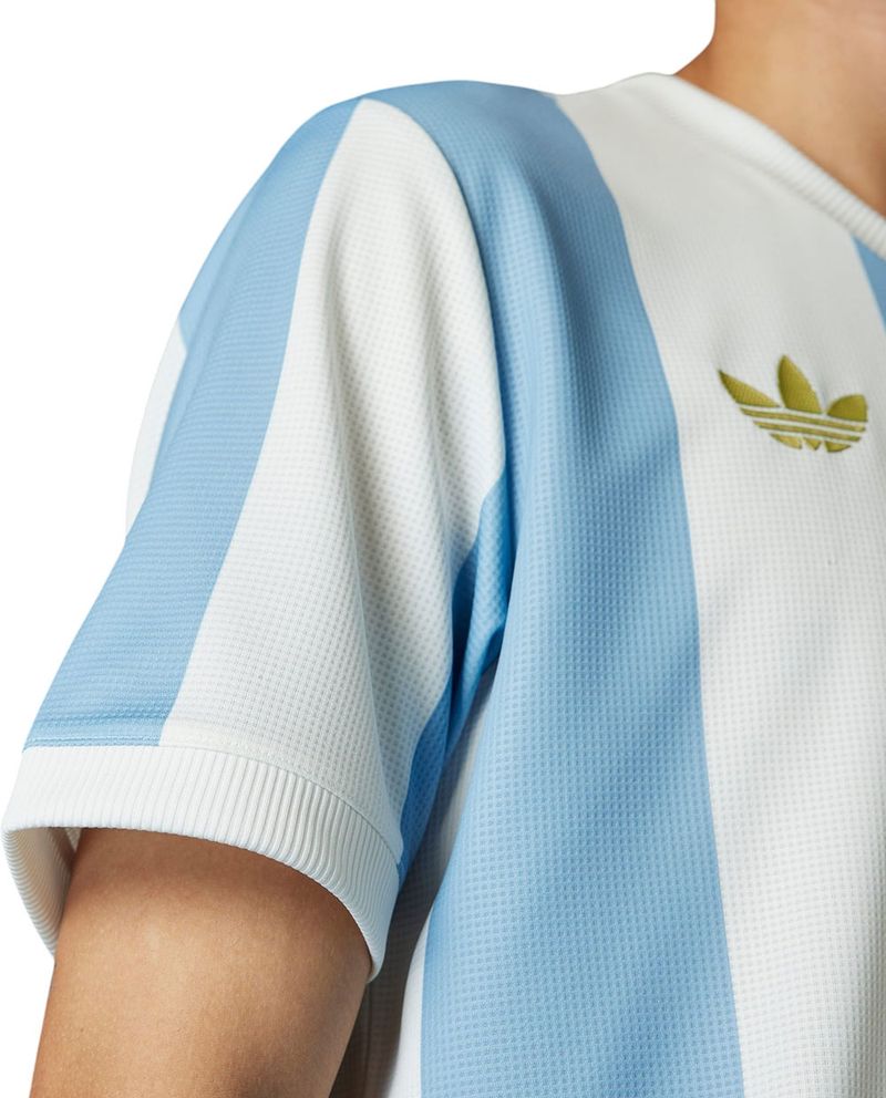 104826978-Camiseta-deportiva-Argentina-Adidas-rayada-bicolor-para-hombre