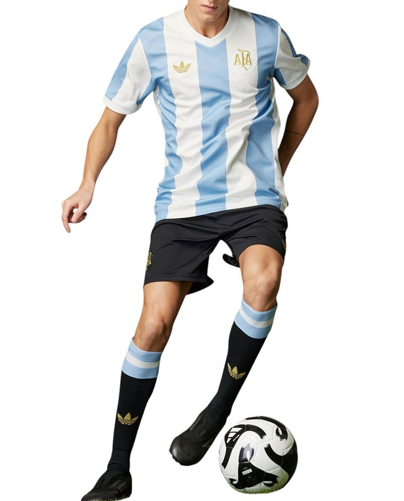 104826978-Camiseta-deportiva-Argentina-Adidas-rayada-bicolor-para-hombre