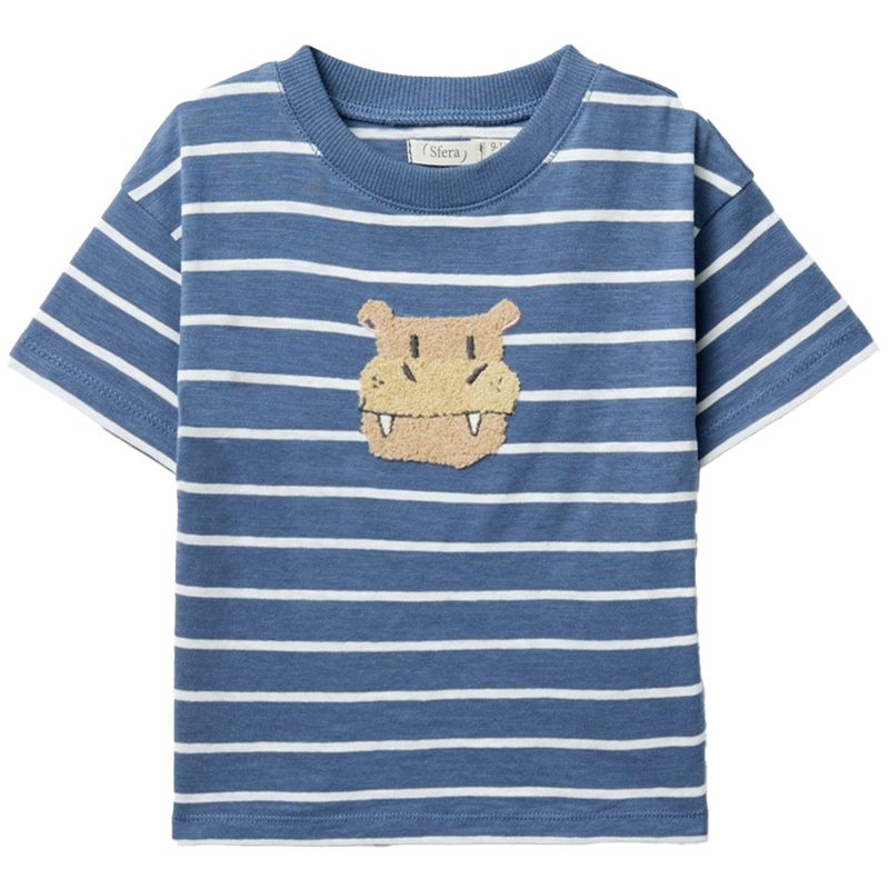 104829893-Camiseta-azul-a-rayas-para-bebe-niño