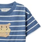104829893-Camiseta-azul-a-rayas-para-bebe-niño