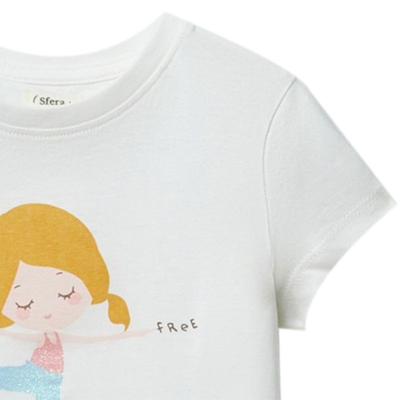 104829940-Blusa-blanca-con-estampado-para-bebe-niña
