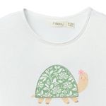 104829989-Blusa-blanca-con-estampado-para-bebe-niña