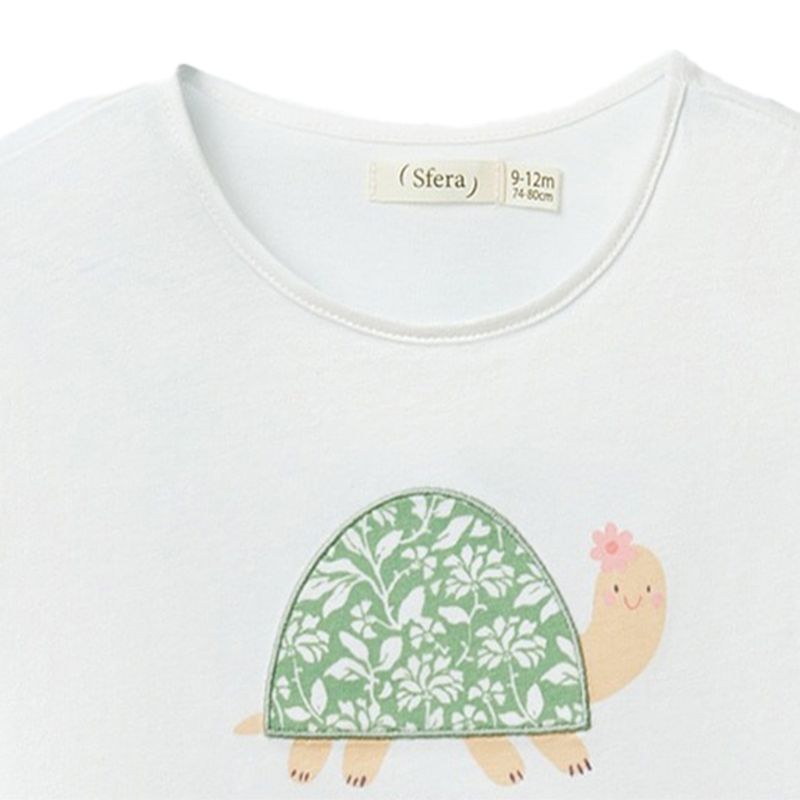 104829989-Blusa-blanca-con-estampado-para-bebe-niña