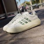 104835052-Zapato-casual-Adidas-Grand-Court-color-blanco-para-mujer