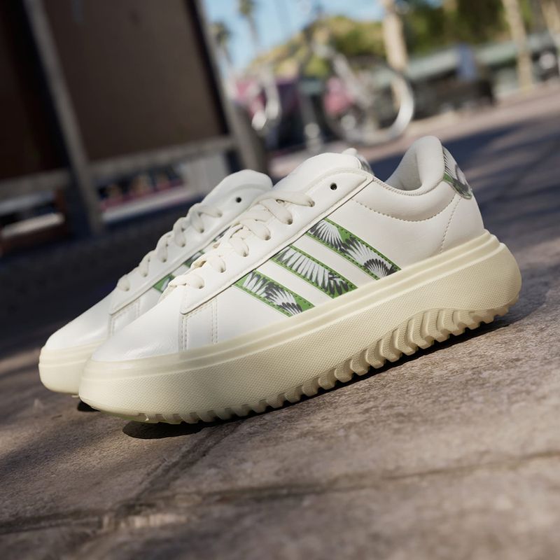 104835052-Zapato-casual-Adidas-Grand-Court-color-blanco-para-mujer