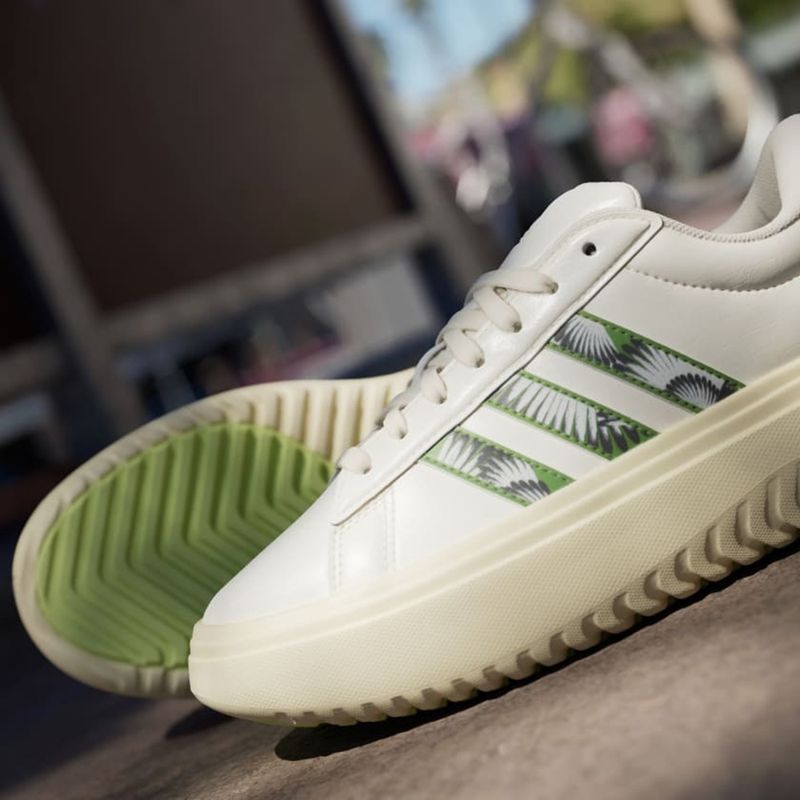 104835052-Zapato-casual-Adidas-Grand-Court-color-blanco-para-mujer