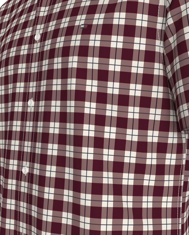 104804542-Camisa-Tommy-Hilfiger-regular-fit-color-vino-cuadriculada-para-hombre