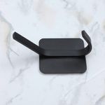 104728206-Gancho-adhesivo-para-baño-negro-4.5x7.5cm