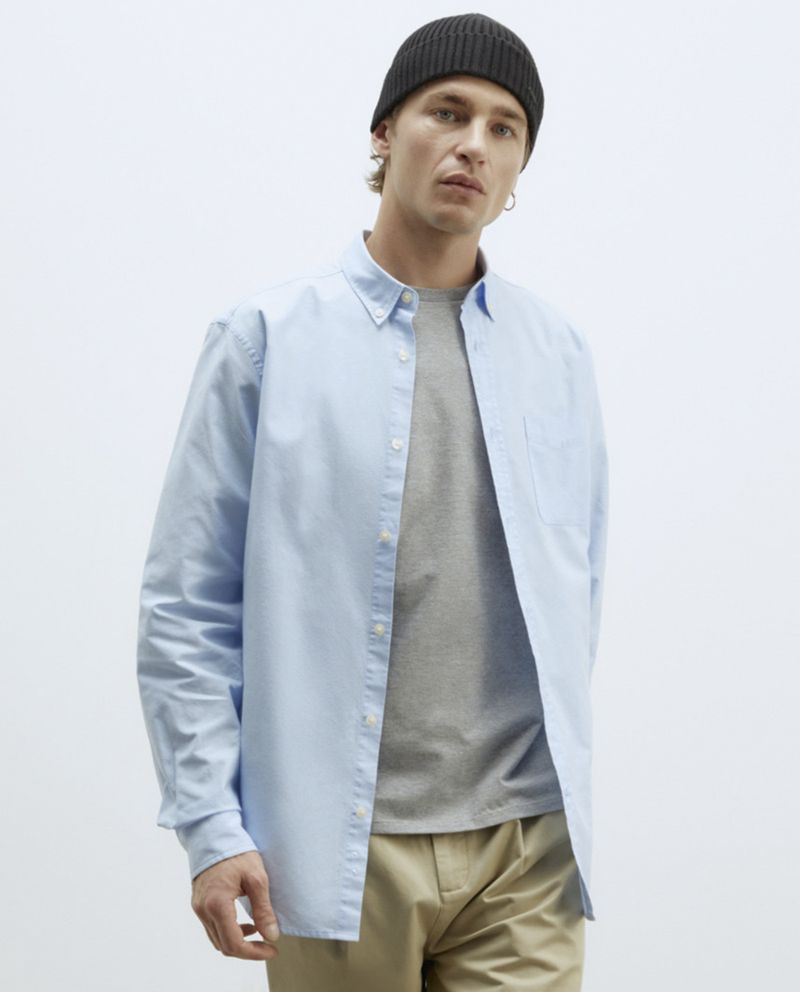 104835366-Camisa-oxford-Sfera-regular-fit-celeste-solida-para-hombre