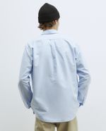 104835366-Camisa-oxford-Sfera-regular-fit-celeste-solida-para-hombre