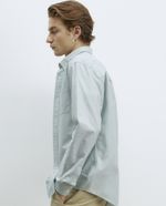 104835371-Camisa-oxford-Sfera-regular-fit-turquesa-solida-para-hombre