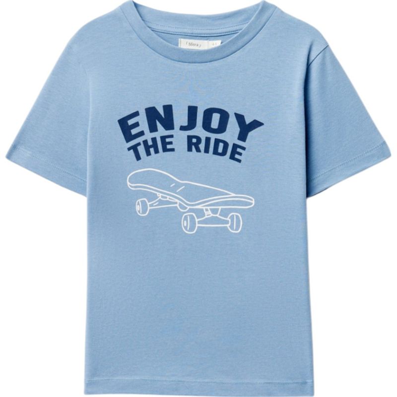 Camiseta-azul-con-estampado-para-niño-104834056