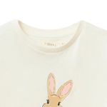 Blusa-blanca-con-estampado-para-niña-104831736