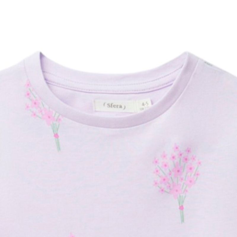 Blusa-morada-con-estampado-de-flores-para-niña-104831948