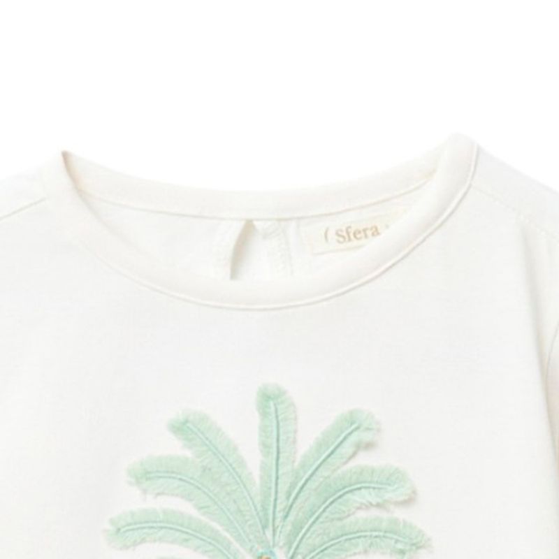 Blusa-blanca-con-estampado-para-niña-104831976