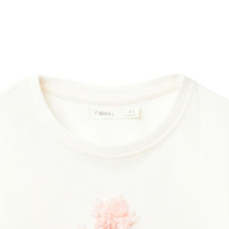 Blusa-blanca-con-textura-para-niña-104831996