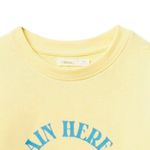 Camiseta-amarilla-con-estampado-para-niño-104834069