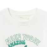 Camiseta-blanca-con-estampado-para-niño-104834076