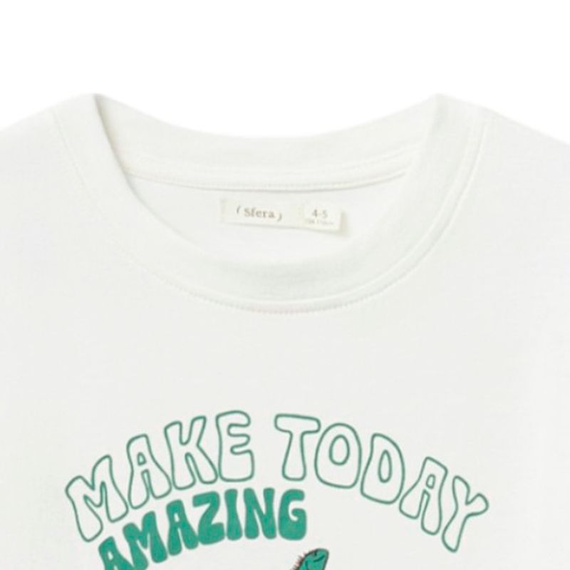 Camiseta-blanca-con-estampado-para-niño-104834076