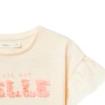Blusa-beige-con-textura-para-niña-104831833