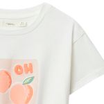 Blusa-blanca-con-estampado-para-niña-104831840