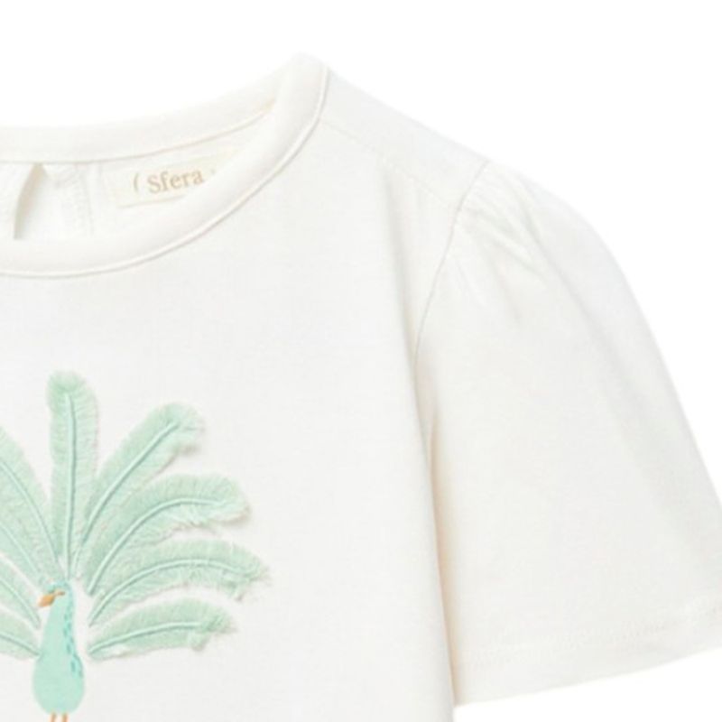 Blusa-blanca-con-estampado-para-niña-104831976