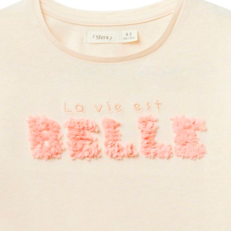 Blusa-beige-con-textura-para-niña-104831833