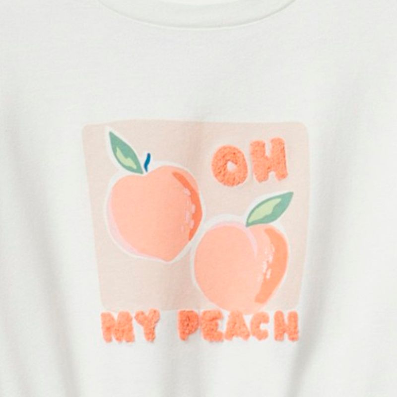 Blusa-blanca-con-estampado-para-niña-104831840